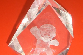任天堂がマリオの3Dクリスタルガラスをプレゼント－海外の発売イベント 画像