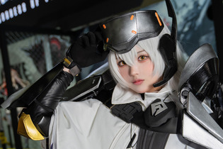 【コスプレ】【ニコニコ超会議2023】『NIKKE』ブースに登場したスノーホワイトが凛々しく美しい！人気レイヤー・あまに【写真6枚】 画像