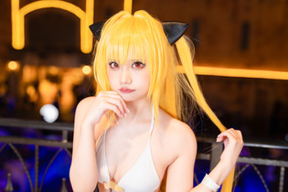 【コスプレ】黄金の城に浮かぶ”金色の闇”の水着姿が美しい！人気レイヤー・舞陽女【写真8枚】 画像