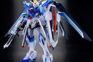 劇場版『ガンダムSEED』上映劇場にて「HG ライジングフリーダム［クリアカラー］」が先行販売！公開記念の“スペシャルパッケージ”で展開 画像