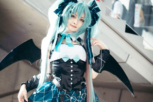 【コスプレ】初音ミクの長身美女レイヤー現る！美脚を飾るガーターベルトストッキングが悪魔的【写真13枚】 画像