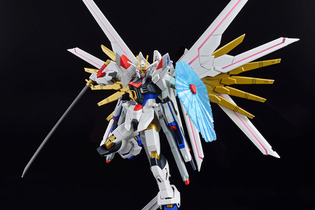 注目ガンプラ「HG マイティーストライクフリーダムガンダム」が発売！キラ・ヤマトの劇場版新機体として人気 画像