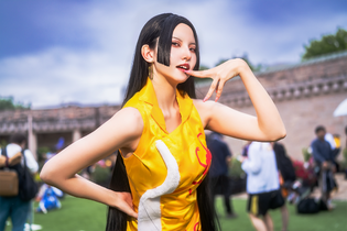 【コスプレ】腰の細さに注目！長身美女が「ONE PIECE」の女帝ハンコックを完全再現【9枚】 画像