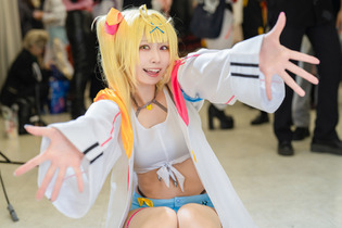 【コスプレ】輝く笑顔の一番星！「にじさんじ」星川サラの躍動感溢れるポージングに注目―美女レイヤー・奏【写真8枚】 画像