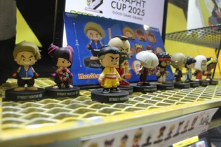 『スト6』モニターマスコットが可愛すぎる…！コラボグッズやアパレルなどがクールなGRAPHT物販ブースレポ【TGS2025】 画像