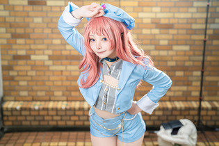 【コスプレ】へそ出し×ショーパンの衣装が似合う王道アイドル！『学マス』花海咲季が可愛さの詰まったポージングで輝く【写真9枚】 画像