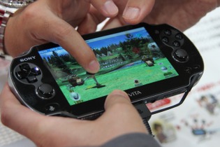 【CEATEC 2011】ドコモブースではPSVitaの実機展示やデープランを説明 画像