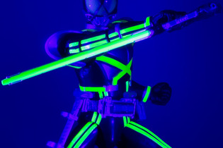 S.H.Figuarts「仮面ライダーカイザ」が「GLOWING STAGE」のセットで登場、ダブルストリームが発光 画像