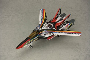 「1/60 完全変形 VF-1J バルキリー」がマクロス30周年塗装機バージョンで登場 画像