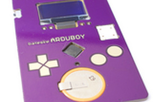 絶対に相手に覚えてもらえるゲームボーイ型名刺「Arduboy」が海外に登場、名刺でテトリスがプレイ出来る 画像