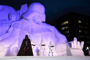 「雪のスター・ウォーズ」の雪像がさっぽろ雪まつりに登場・・・高さ15m、幅22.6m、奥行き20mの巨大サイズ！ 画像