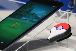 『Pokemon Go』と連携して楽しめる新デバイス「Pokemon Go Plus」を間近でチェック 画像