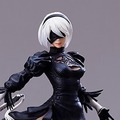 黒の衣装にチラッと見える美しい太もも！『ニーア オートマタ』より「2B（ヨルハ二号B型）」ゴーグルON/OFF、2つのフィギュアが手に取りやすい価格に