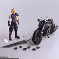 『FF7』あの名シーンも完全再現！カッコよすぎるクラウドとデイトナのアクションフィギュアが予約受付中