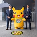 『ポケモン』の原点「ゲームボーイ」から飛び出すピカチュウ…！「ニンテンドーミュージアム」施設内に設置される「ポケふた」がお披露目