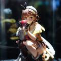 しゃがみ姿のライザを発見！「TGS2024」コーエーテクモブースに展示のフィギュアを写真でお届けー新作主人公・ユミアの造形にも注目