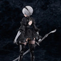 この太もも動かせるぞ！「NieR:Automata Ver1.1a」より「2B」がfigma化―ディスプレイを盛り上げる「ポッド０４２」「白の契約」なども付属