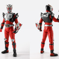 「仮面ライダー龍騎」アクションフィギュアが最高にクール！圧倒的な可動域、OPで印象的な複眼も光る