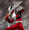 「仮面ライダー龍騎」アクションフィギュアが最高にクール！圧倒的な可動域、OPで印象的な複眼も光る