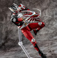 「仮面ライダー龍騎」アクションフィギュアが最高にクール！圧倒的な可動域、OPで印象的な複眼も光る