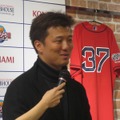 岡島選手が子供達と『実況パワフルメジャーリーグ2 Wii』で対決!