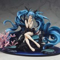 1/8スケールフィギュア「初音ミク 深海少女ver.」予約開始 ― グッ鉄カフェではスペシャルドリンクもプレゼント