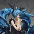 1/8スケールフィギュア「初音ミク 深海少女ver.」予約開始 ― グッ鉄カフェではスペシャルドリンクもプレゼント