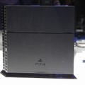 【東京ゲームショウ2013】プレイステーション4の本体と3色のコントローラーをチェック