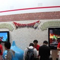 【CEATEC 2013】メタルスライムでできた「ドラクエスマホ」をチェック！クラウド版『ドラゴンクエストX』も体験