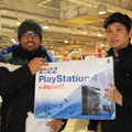 【PS4発売特集】たくさんの笑顔がここに集まりました　― 渋谷量販店でも7時から販売スタート！70人のユーザーが全員でカウントダウン