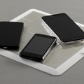 これ便利？ 複数のスマホ＆タブレットを同時充電できるワイヤレス充電パッド