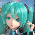 初音ミク、脱・ツインテール？ 「LUX」新CMでスカーレット・ヨハンソンと共演