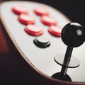 謎の木目調アーケード筐体「8Bitdo Desktop Arcade Joy Stick」があまりにも美しい