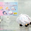 大英雄なのに可愛い！『FGO』の“カルナ”が「そいねっころん」とコラボ─AGF2018でサンプルを展示