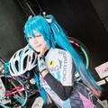 【コスプレ】「ワンフェス2019冬」初音ミクに扮したコンパニオンさんに注目！ GSRコーナー【写真34枚】