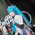 【コスプレ】「ワンフェス2019冬」初音ミクに扮したコンパニオンさんに注目！ GSRコーナー【写真34枚】