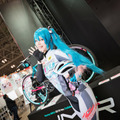 【コスプレ】「ワンフェス2019冬」初音ミクに扮したコンパニオンさんに注目！ GSRコーナー【写真34枚】