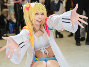 【コスプレ】輝く笑顔の一番星！「にじさんじ」星川サラの躍動感溢れるポージングに注目―美女レイヤー・奏【写真8枚】 画像