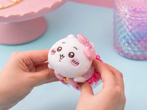 「まじかるちいかわ」寝そべりポーズで魔法使いが大集合！怪しげなラッコやリボンいっぱいの古本屋など、華やか見た目なミニマスコット 画像