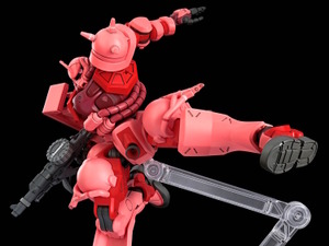 新作ガンプラ「HG シャア専用ザク(GQ)」が存在感抜群！マッシブなボディから放つ「シャアキック」ポーズもキマってる 画像