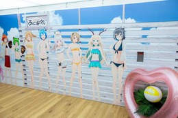 「あにまーれ」「ハニスト」らが水着姿で大集合！新宿で展開中のポップアップストア「ななしいんく ばけ～しょん！」フォトレポート