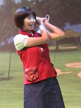 【CAPCOM Wii&DS新作タイトル発表会】井上和香さんと江連プロが『WE LOVE GOLF!』をプレイ!