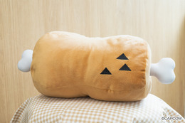 「こんがり肉」が大きなサイズのクッションに！アイルーやプーギーなど『モンハン』シリーズのマスコットがプライズ化