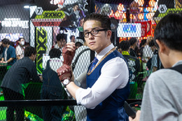 ナイトマーケットの店員『VALORANT』／でれごり（X：@gori_cos）