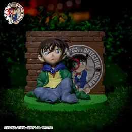「名探偵コナン」30周年記念の小さくなった「江戸川コナン」フィギュアほか、注目のアイテム多数！“アポトキシン”クッションなどユニークな雑貨も