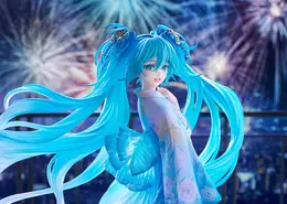 「初音ミク」が花火&ドローンショーのメインビジュアルで立体化！クリアパーツ使用のツインテールと大きく広がる帯が幻想的