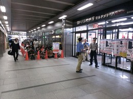 午前7時30分に受け付けを開始したヨドバシAkiba(写真の待機列は別玩具のもの)