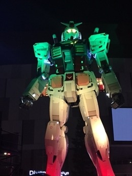 実物大ガンダムが冬をロマンチックに演出　さらにお台場に“1/10G-セルフ”登場