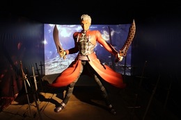 「Fate/stay night〔Unlimited Blade Works〕」展はアーチャー視点　男は背中で語る