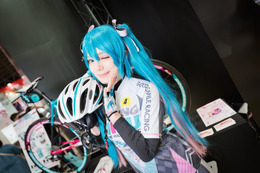 【コスプレ】「ワンフェス2019冬」初音ミクに扮したコンパニオンさんに注目！ GSRコーナー【写真34枚】